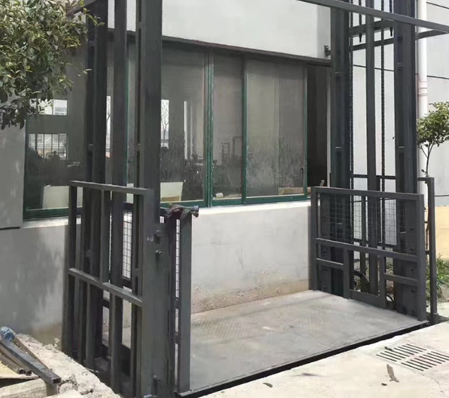 德安导轨式施工升降机助力民生工程提速增效