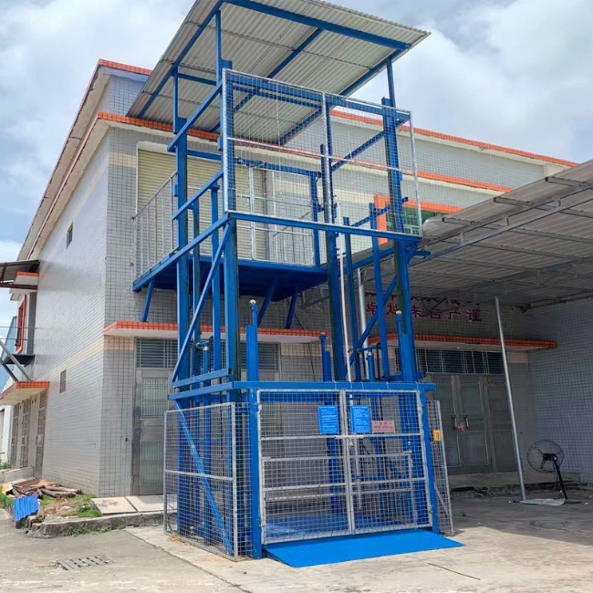 德安建材厂室外升降货梯安装